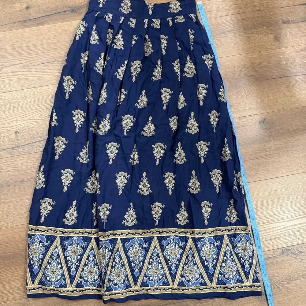 Vintage Sag Harbor Elegant Navy Blue and Gold Patterned Skirt